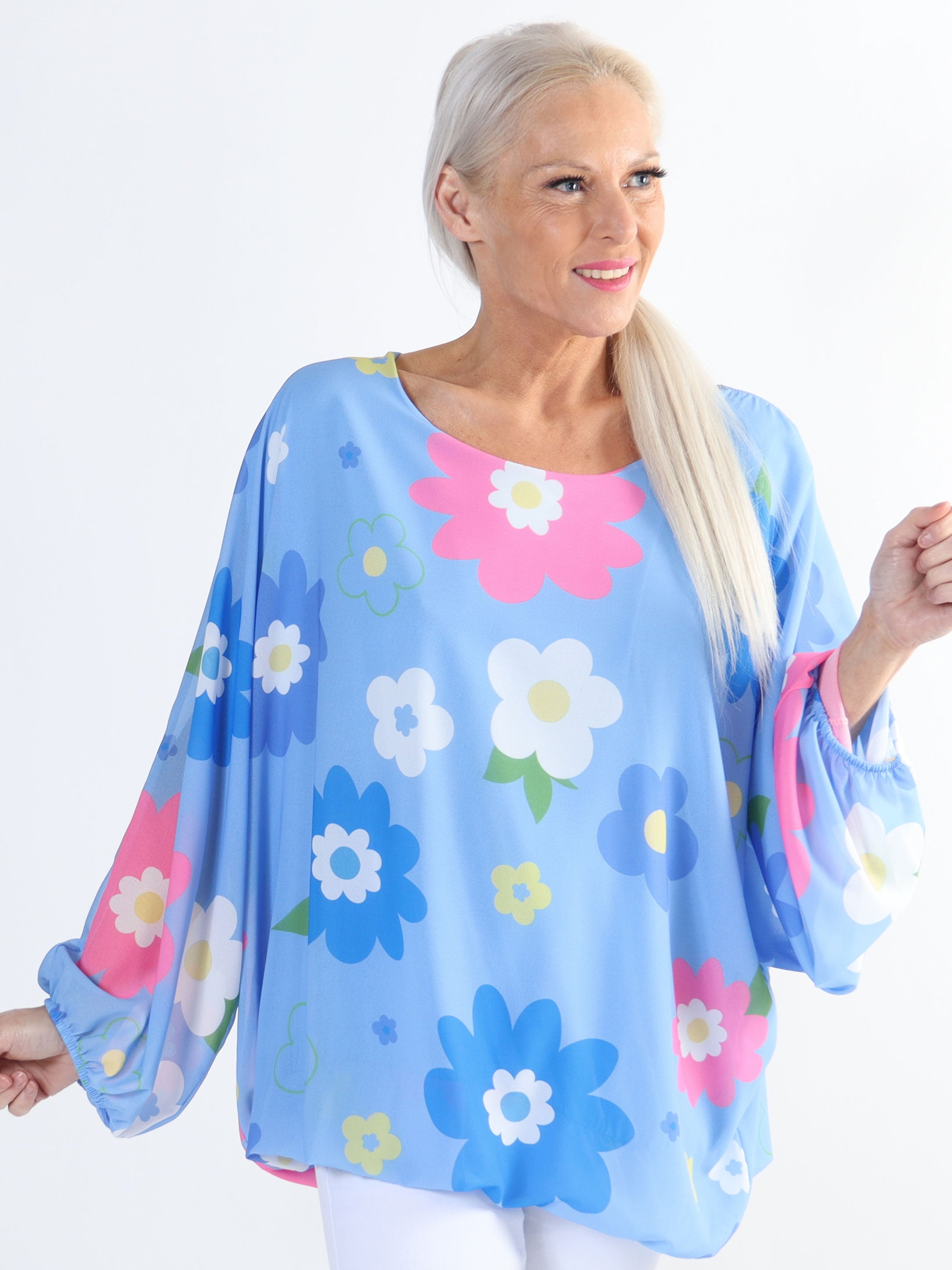 Destiny Flower - Plus size bluse i chiffon med blomstermotiver